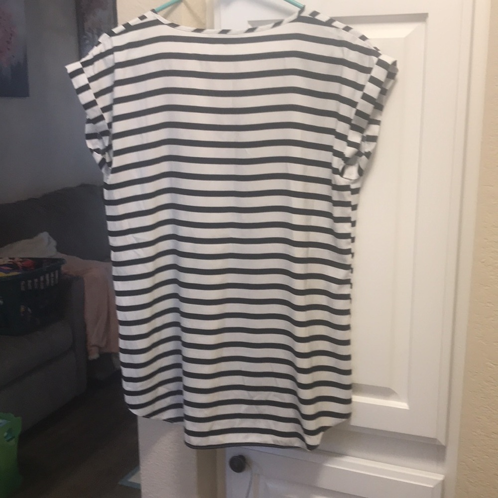 3 for $15 🦋🦋 Express short sleeve black and white stripe blouse - Picture 5 of 8